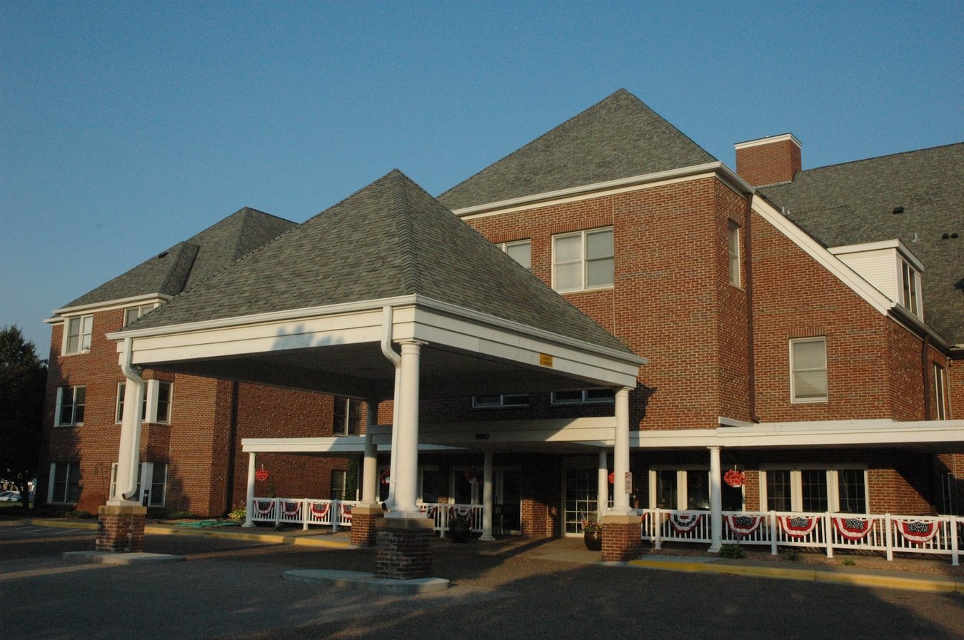 Walker-Methodist-Care-Suites-Edina-Front-1-min