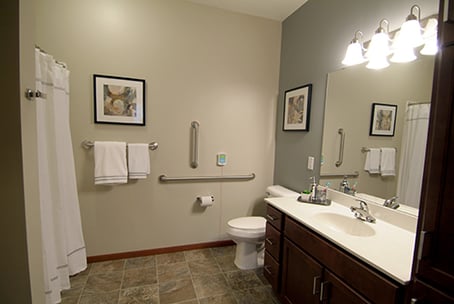 Plazaapartmentbathroom