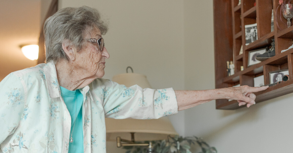 Resident Jean showing her apartment in Walker Methodist Plaza CityView
