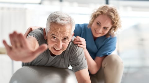 How Families Can Support Loved Ones With a Physical Therapy Plan
